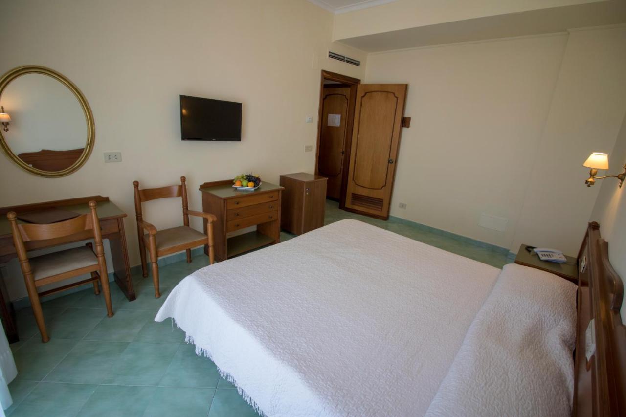 Hotel Terme Alexander ايسكيا المظهر الخارجي الصورة